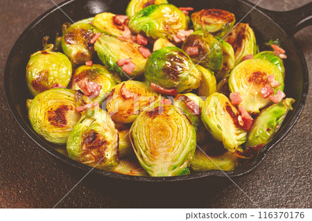 roasted brussels sprouts, with bacon, vegetarian food, homemade, no people, roasted brussels sprouts, with bacon, vegetarian food, homemade, no people, 116370176