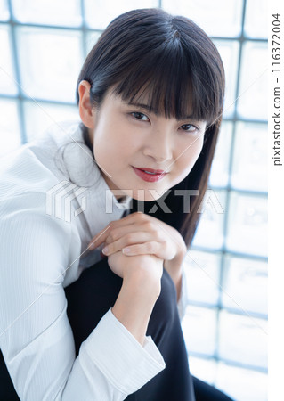 時尚的年輕女子 時尚的年輕女子 116372004