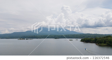 Mombacho volacno near lake 116372546