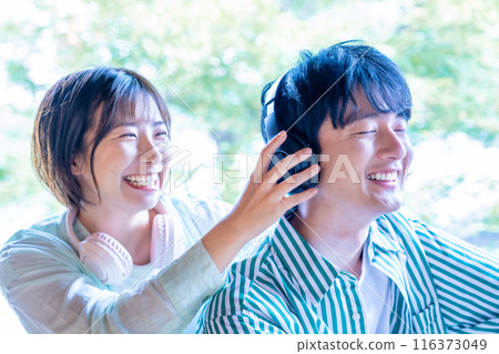 Young couple wearing headphones 116373049