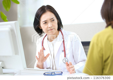 中年女醫生看 116376300