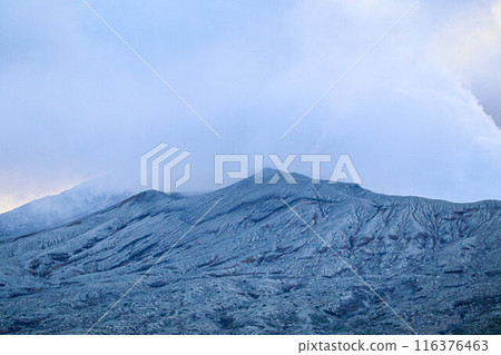 近距離觀察阿蘇火山口 近距離觀察阿蘇火山口 116376463