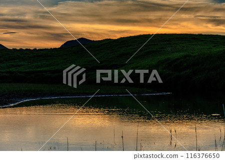 2024年夏 梭尼高原夜景 固定三腳架 夕陽西下,岡池對岸的山丘上 夜景變化 37 2024年夏 梭尼高原夜景 固定三腳架 夕陽西下,岡池對岸的山丘上 夜景變化 37 116376650