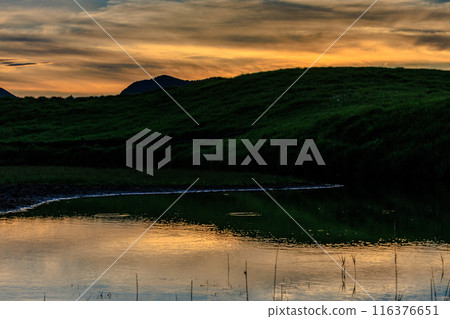 2024年夏 梭尼高原夜景 固定三腳架 夕陽西下,岡池對岸的山丘上 夜景變化 38 2024年夏 梭尼高原夜景 固定三腳架 夕陽西下,岡池對岸的山丘上 夜景變化 38 116376651