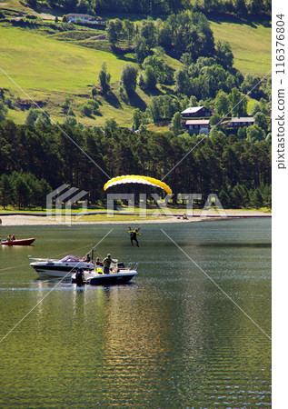 著陸前欣賞哈當厄爾峽灣的風景 116376804