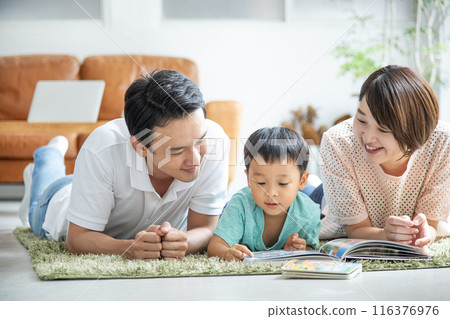 Reading with parents and children Living room Reading with parents and children Living room 116376976