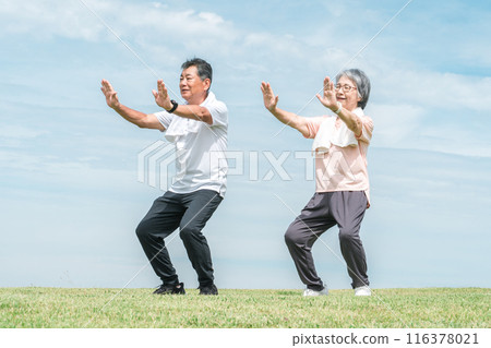 An elderly man who exercises and rehabilitates Tai Chi, gymnastics, kung fu, etc. in the park An elderly man who exercises and rehabilitates Tai Chi, gymnastics, kung fu, etc. in the park 116378021