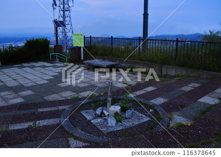 在統領山展望台設置的三角測量點（北海道室蘭市） 116378645