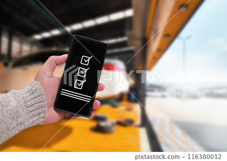 Customers can easily inspect their vehicles repair with a mobile application 116380012