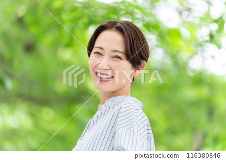 Fresh greenery Middle-aged woman Beauty 116380846