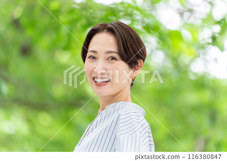 Fresh greenery Middle-aged woman Beauty Fresh greenery Middle-aged woman Beauty 116380847