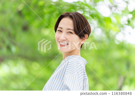 Fresh greenery Middle-aged woman Beauty 116380848