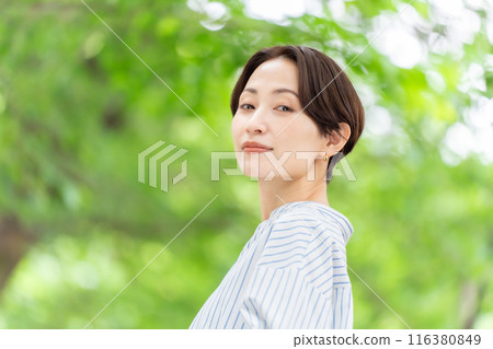 Fresh greenery Middle-aged woman Beauty Fresh greenery Middle-aged woman Beauty 116380849