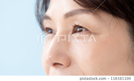 Woman, eyes, 50s 116381100