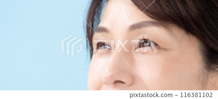 Woman, eyes, 50s 116381102