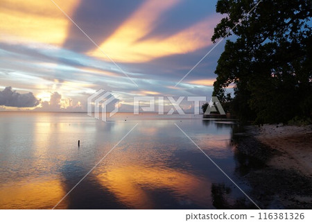 莫雷阿島的日落景色 116381326