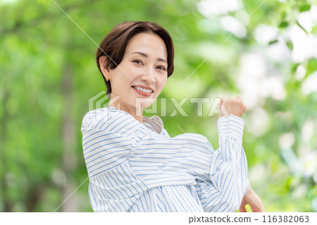 Fresh greenery, middle-aged woman, beauty, refreshment Fresh greenery, middle-aged woman, beauty, refreshment 116382063