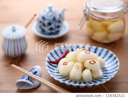 奶奶用甜醋醃製的醃菜 奶奶用甜醋醃製的醃菜 116382521