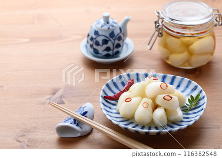 奶奶用甜醋醃製的醃菜 奶奶用甜醋醃製的醃菜 116382548