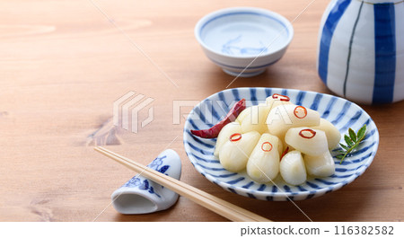 奶奶用甜醋醃製的醃菜 奶奶用甜醋醃製的醃菜 116382582