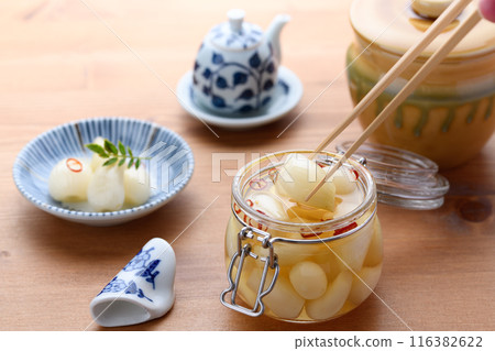 奶奶用甜醋醃製的醃菜 奶奶用甜醋醃製的醃菜 116382622