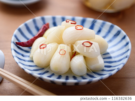 奶奶用甜醋醃製的醃菜 奶奶用甜醋醃製的醃菜 116382636