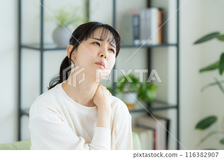 Young woman with stiff neck Young woman with stiff neck 116382907