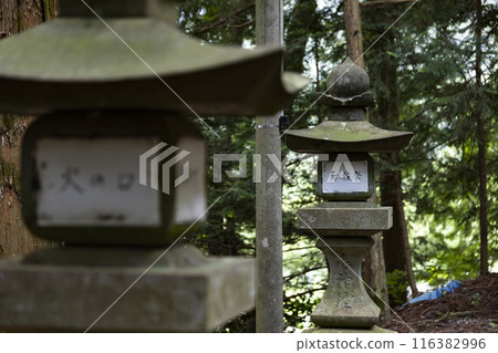 群馬縣吾妻郡諏訪神社的石燈籠 群馬縣吾妻郡諏訪神社的石燈籠 116382996