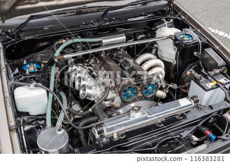 engine compartment of a old vehicle 116383281