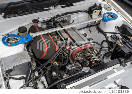 舊車的發動機艙 舊車的發動機艙 116383286