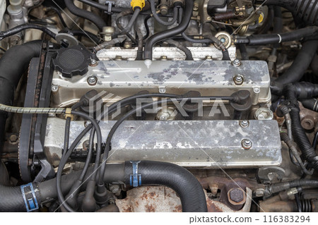 舊車的發動機艙 舊車的發動機艙 116383294