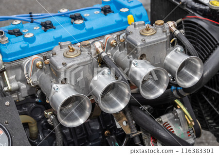 舊車的發動機艙 舊車的發動機艙 116383301