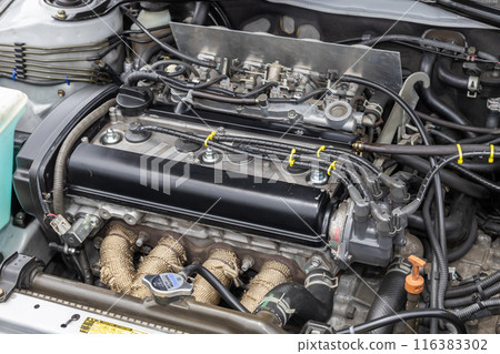 舊車的發動機艙 舊車的發動機艙 116383302