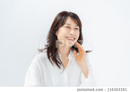 女性中間美女 116383381