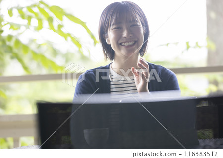 A woman relaxing at a cafe 116383512