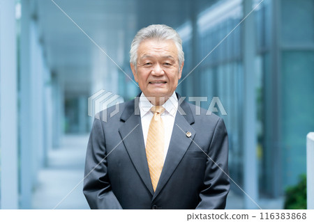 戶外商業資深男律師 116383868