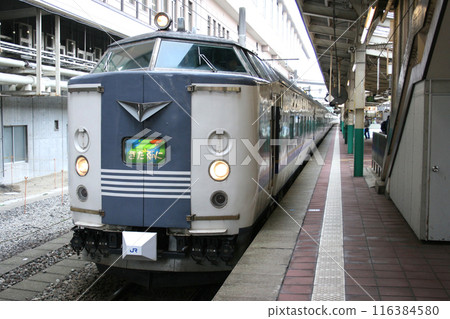 Express Kitaguni train (Osaka⇔Niigata) stopped at Niigata Station 116384580