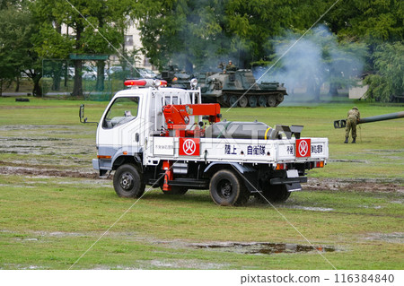 陸上自衛隊未爆彈回收車參加訓練展示 116384840