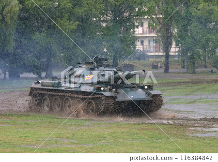 日本陸上自衛隊74式戰車參加訓練展 116384842