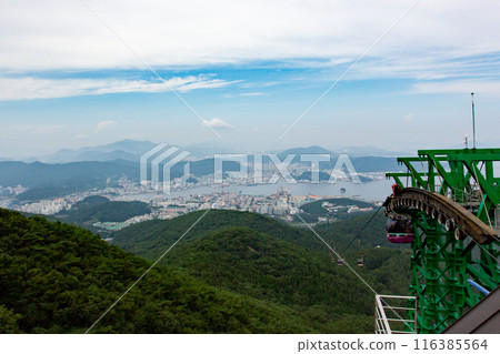 從韓國南部港口城市統營市的主要旅遊目的地米爾勒山眺望 從韓國南部港口城市統營市的主要旅遊目的地米爾勒山眺望 116385564