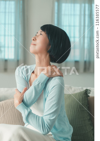 still shoulders, female, females 116385577