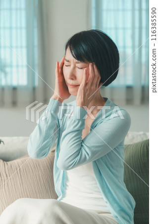 頭疼 頭痛 女生 116385590