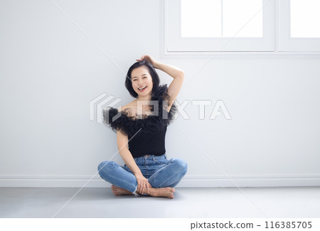 Middle female beauty image 116385705