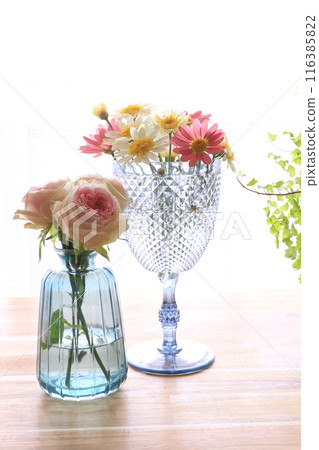 窗邊的花瓶和鮮花 窗邊的花瓶和鮮花 116385822