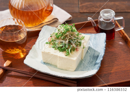 Cold tofu topped with small fish 116386332