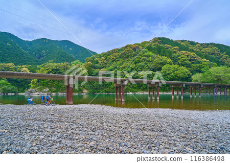 勝間橋（勝間水下橋）位於高知縣四萬十市，橫跨四萬十川 116386498