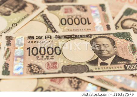 新版 10,000 日元鈔票展開 新鈔票 日元 YEN JPY 圖片 白色背景 116387579