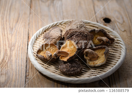 Dried Shiitake mushrooms from Oita Prefecture (dried shiitake mushrooms) Dried Shiitake mushrooms from Oita Prefecture (dried shiitake mushrooms) 116388579