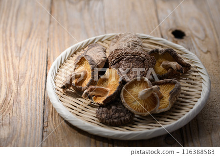 Dried Shiitake mushrooms from Oita Prefecture (dried shiitake mushrooms) 116388583
