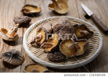 Dried Shiitake mushrooms from Oita Prefecture (dried shiitake mushrooms) 116388589
